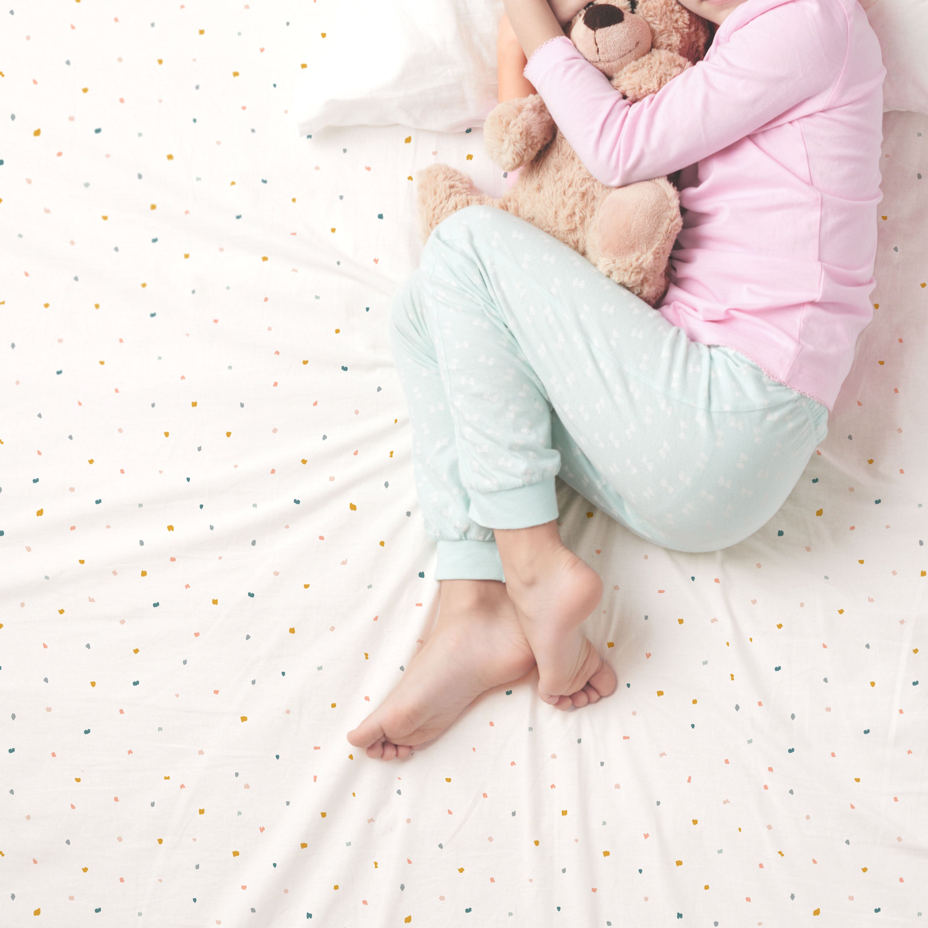 Organic Kids Fitted Sheet - Dotty - Makemake Organics