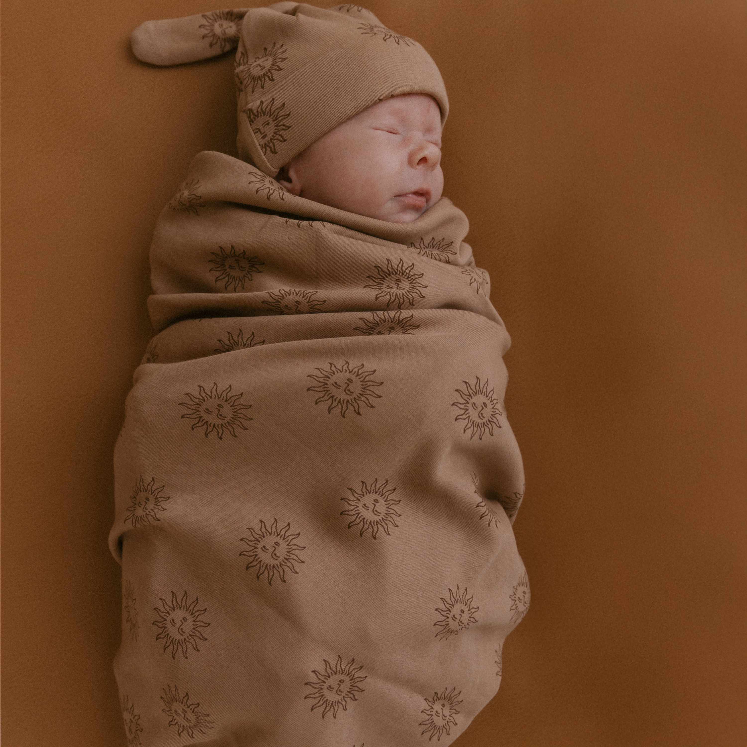Organic Swaddle Blanket & Hat Set - Sun - Makemake Organics