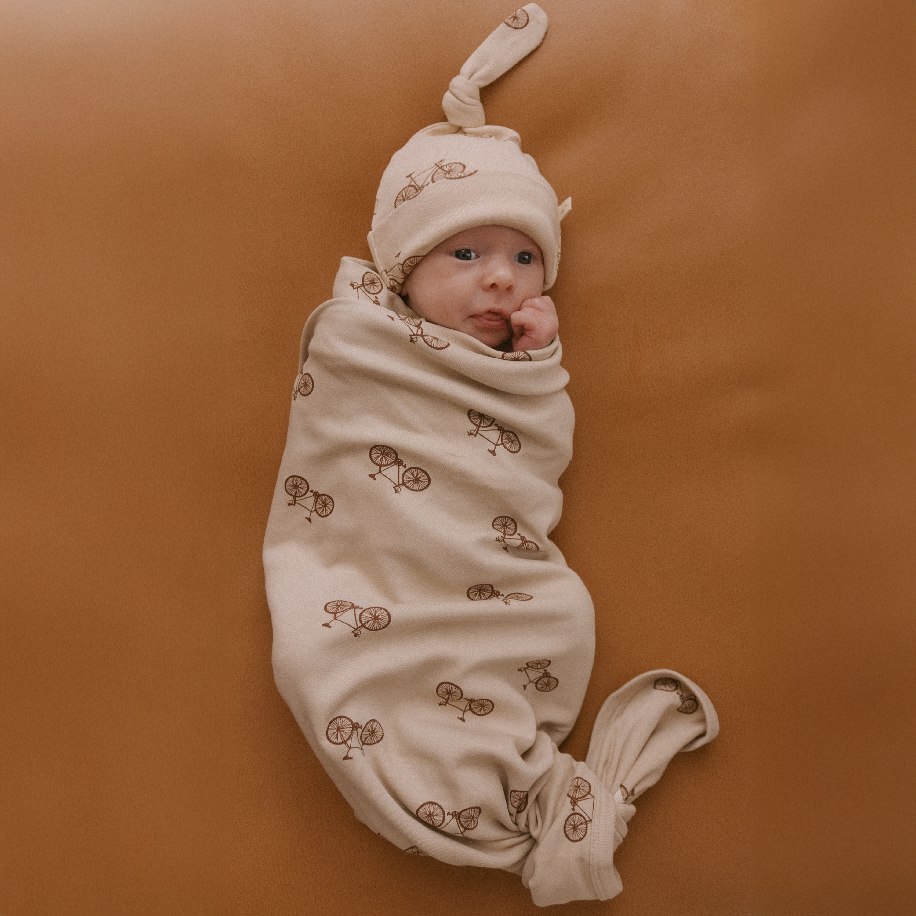 Organic Swaddle Blanket & Hat Set - Bicycle - Makemake Organics