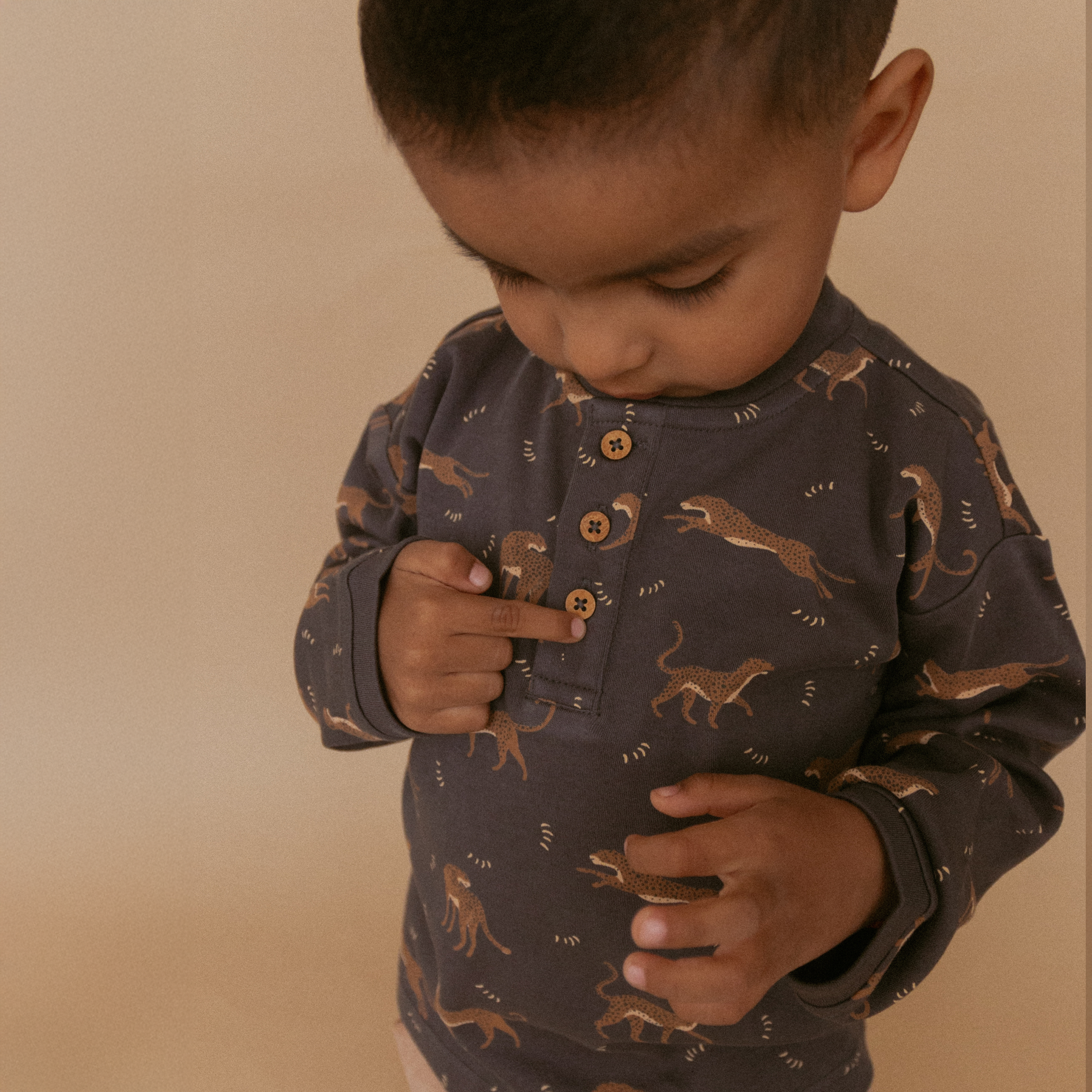 Organic Henley Tee - Leopard - Makemake Organics