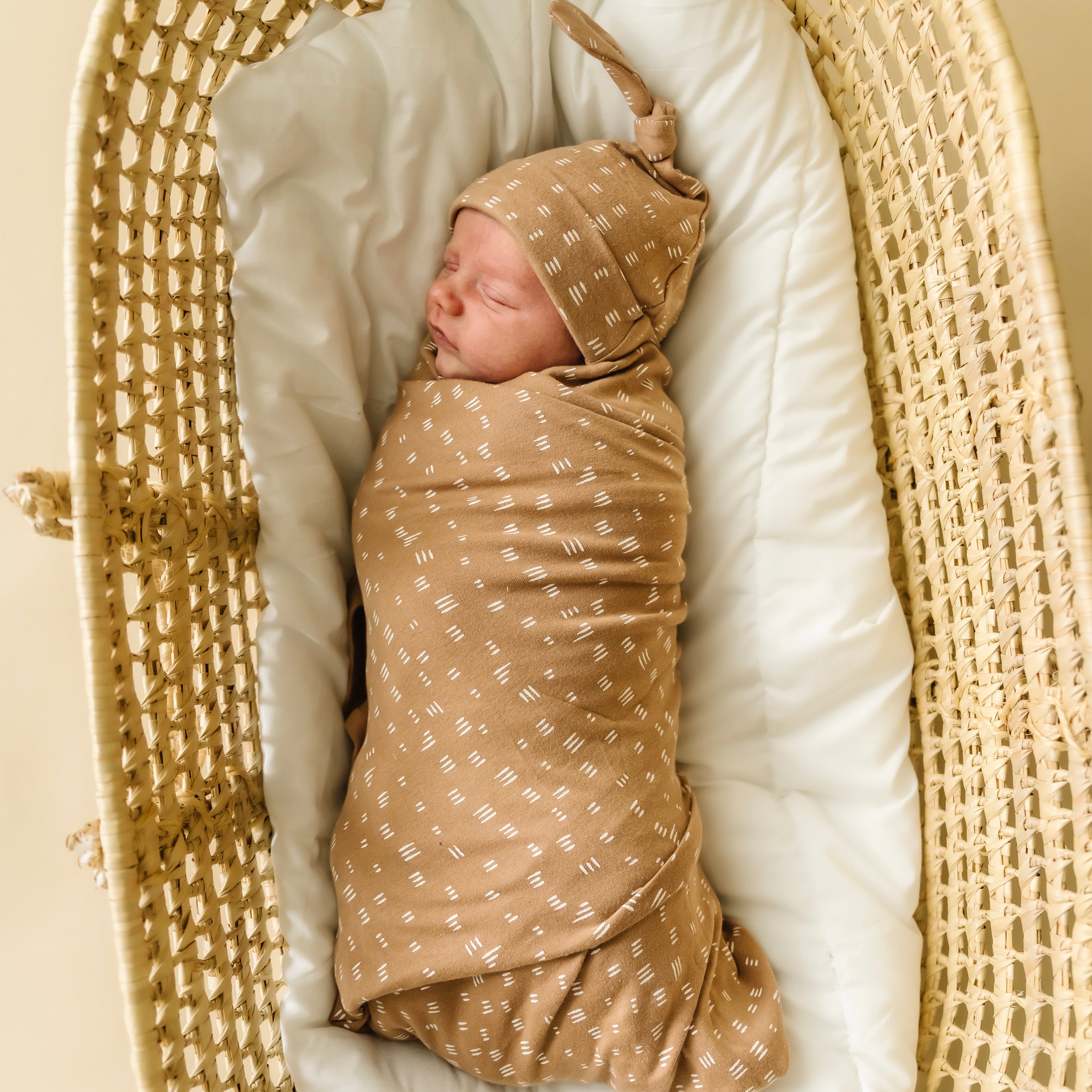 Organic Swaddle Blanket & Top Knot Hat - Strokes - Makemake Organics