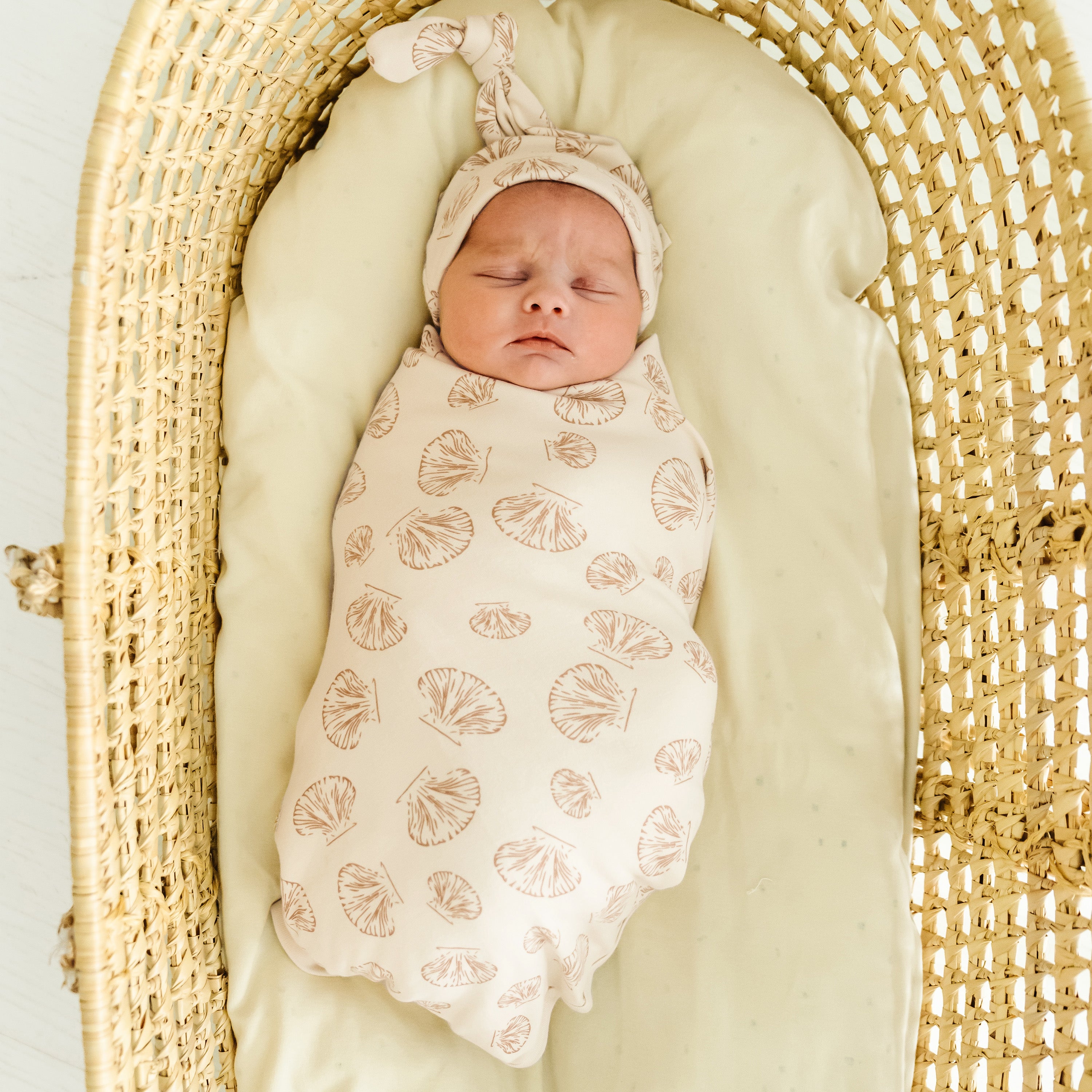Organic Baby Swaddle Blanket & Hat - Seashells - Makemake Organics