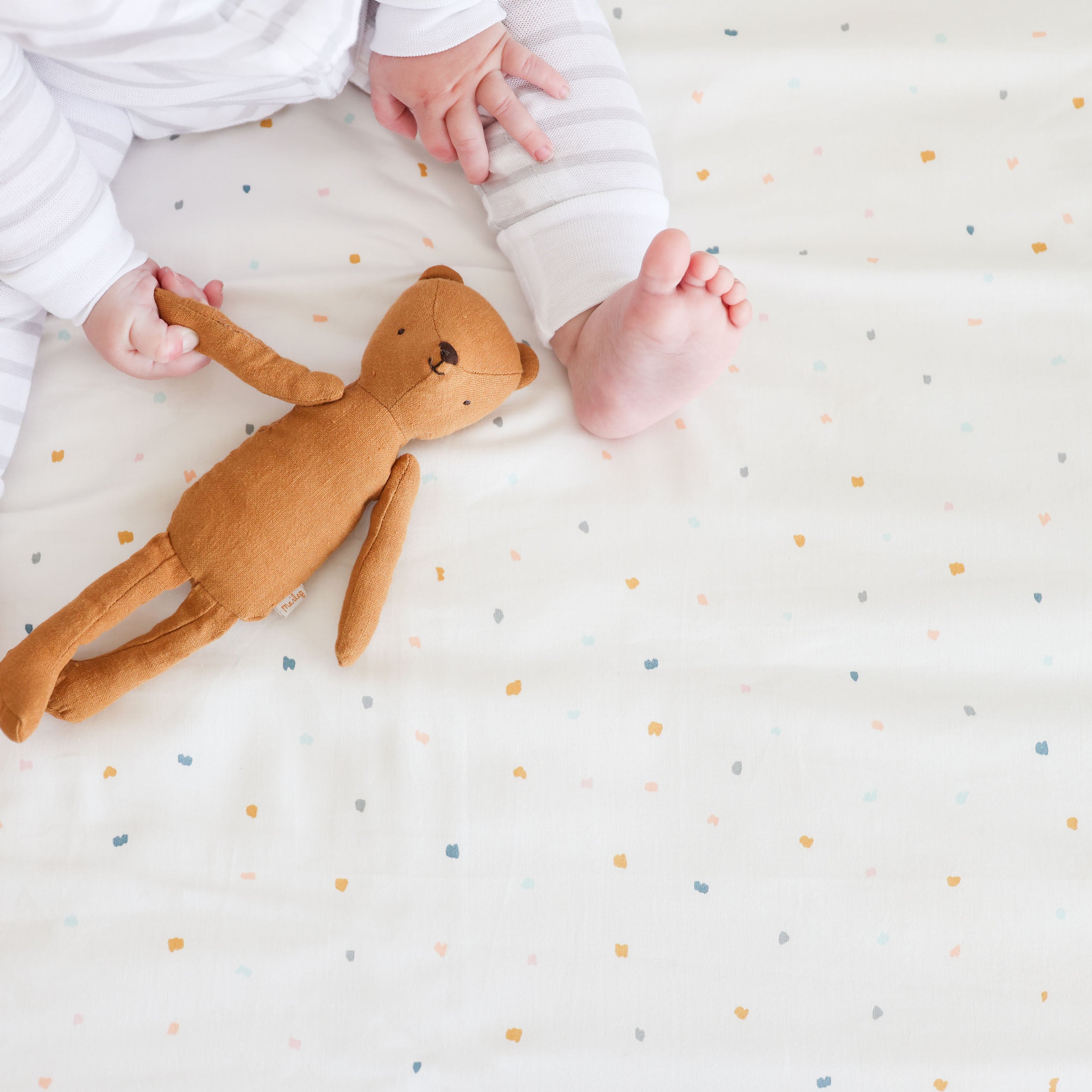 Organic Crib Sheet - Dotty (Open Box) - Makemake Organics