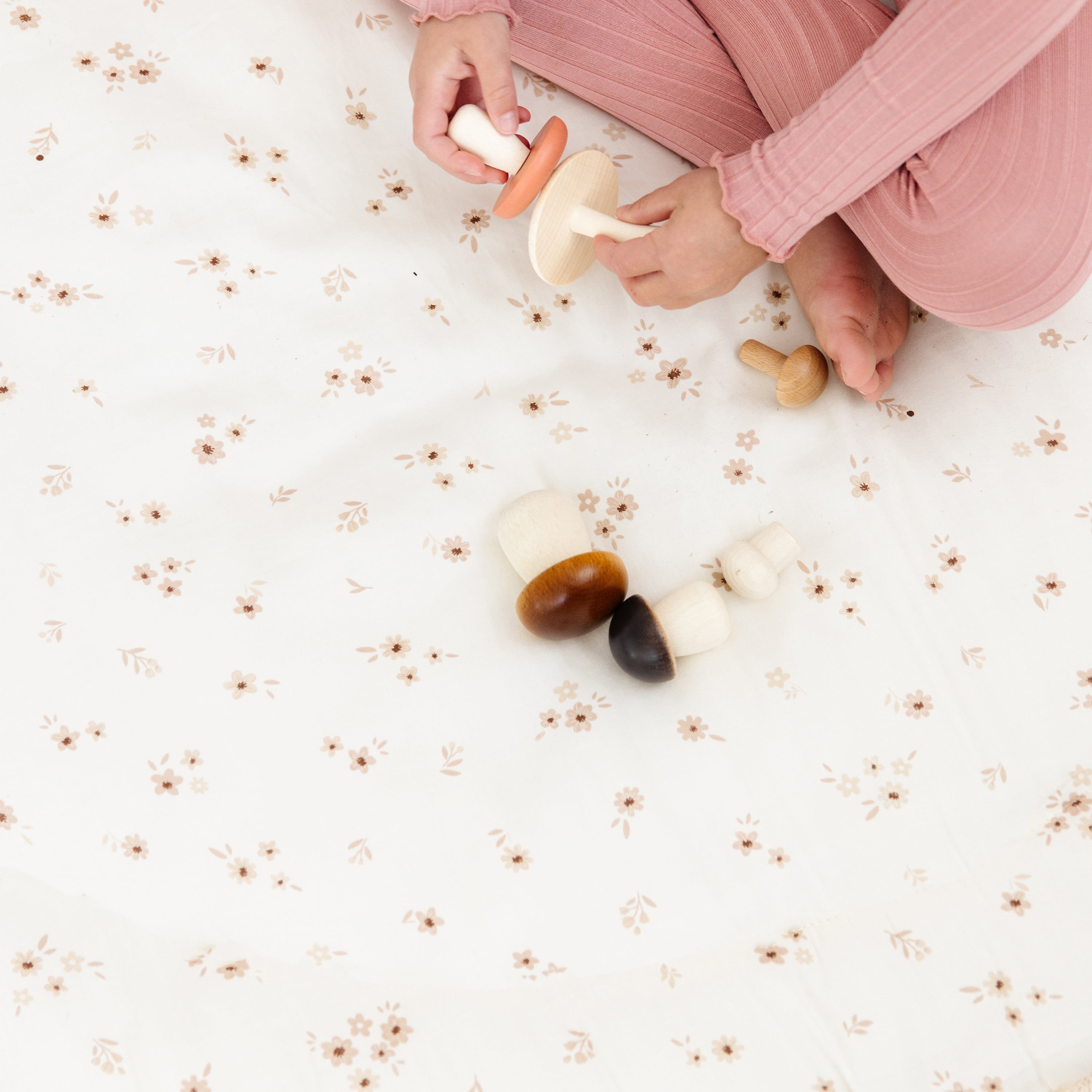 Organic Crib Sheet - Bloom - Makemake Organics
